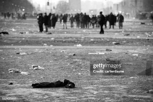 riot consecuencias multitud de personas, washington, dc - disturbios fotografías e imágenes de stock