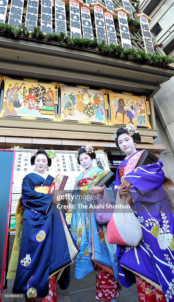 Maiko And Geiko Visits Kabuki Theatre