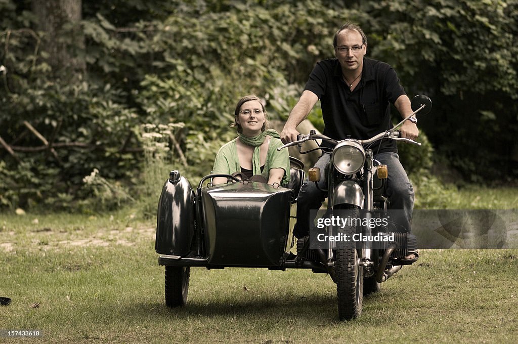 Motorcyccle サイドに車