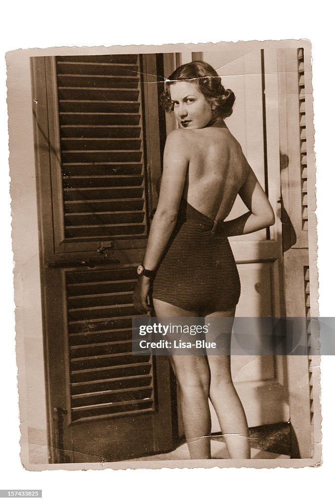 Femme en maillot de bain en 1935