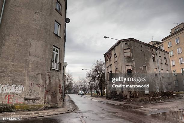 旧 tenement - eastern europe ストックフォトと画像