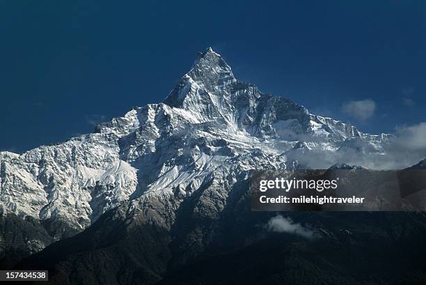 himalaya berge fishtail oder machhapuchare, nepal. - annapurna schutzgebietprojekt stock-fotos und bilder