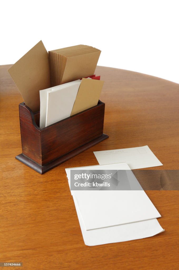 Madeira Mesa de Teca com artigos de papelaria de envelopes, de papel de escrita