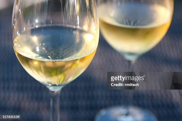 vino bianco - pinot grigio wine foto e immagini stock
