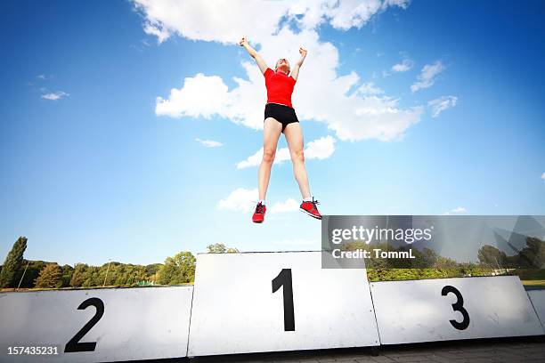 der gewinner - siegerpodest stock-fotos und bilder