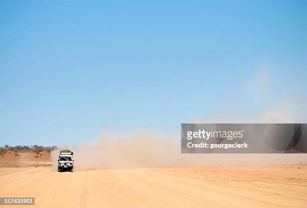 dusty australian viaggio - territorio del nord foto e immagini stock