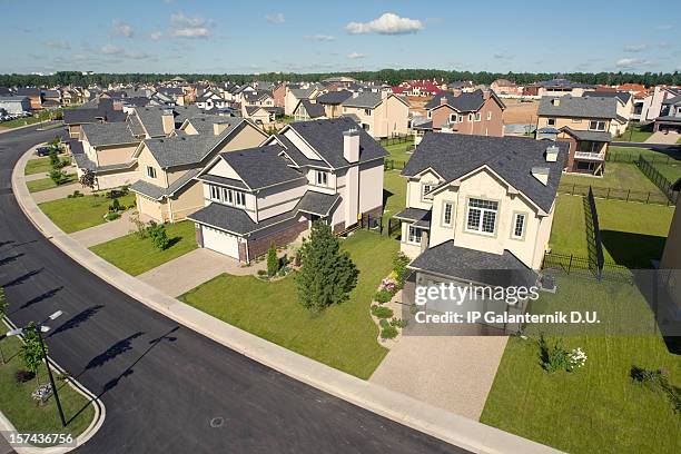 suburban houses. high angle view. - detached house stock pictures, royalty-free photos & images
