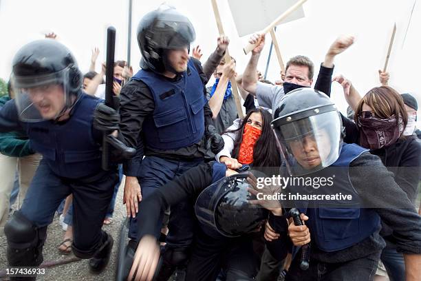 riot police fight angry mob - upplopp bildbanksfoton och bilder
