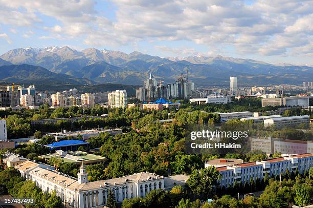 almaty horizonte - kazajistán fotografías e imágenes de stock