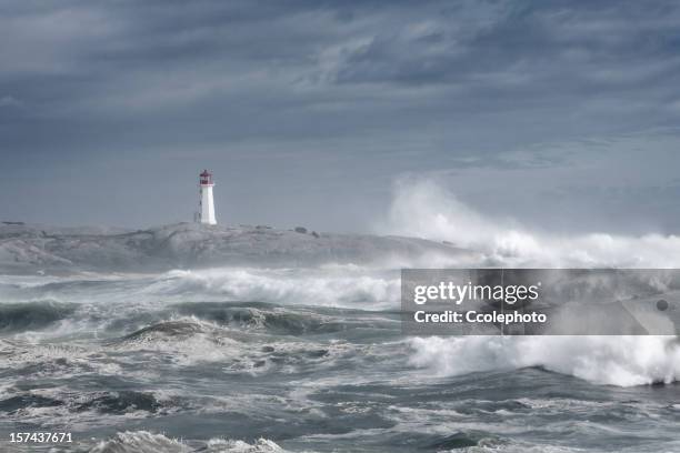 hurricane bill - storm lighthouse stockfoto's en -beelden