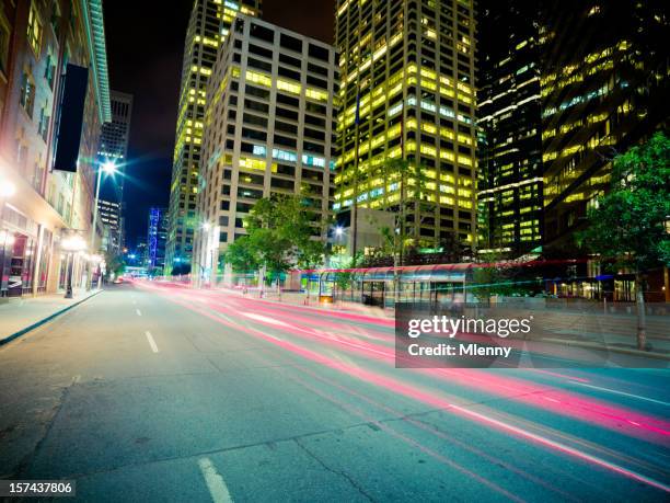 urban street scene at night - calgary alberta 個照片及圖片檔