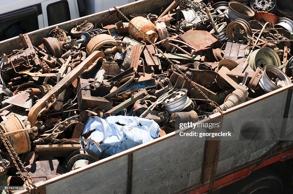 Truckload aus Altmetall