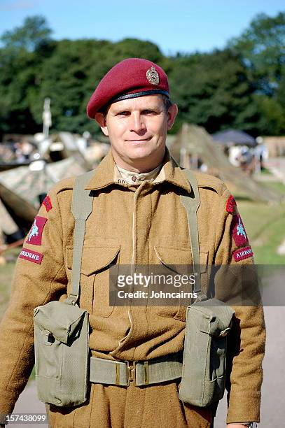 british airborne soldier. - beret cap stock pictures, royalty-free photos & images