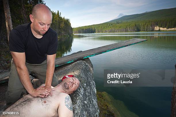 cpr on drowning victim beside mountain lake - drowning victim photos 個照片及圖片檔