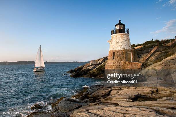 castle hill lighthouse, newport rhode island - newport rhode island lighthouse stock pictures, royalty-free photos & images
