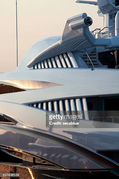 futuristische super yacht-detailarbeit - luxury yachts stock-fotos und bilder