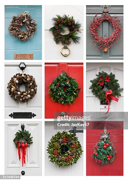 natale wreaths - corona di fiori composizione foto e immagini stock