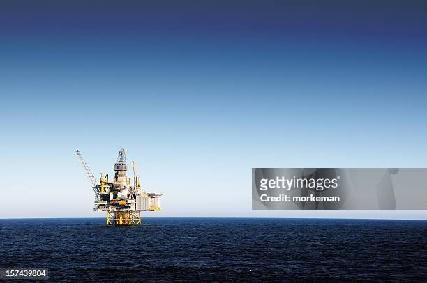 oil platform - north sea stock pictures, royalty-free photos & images