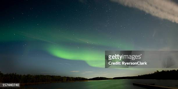 aurora over vee lake, yellowknife. - yellowknife canada stockfoto's en -beelden