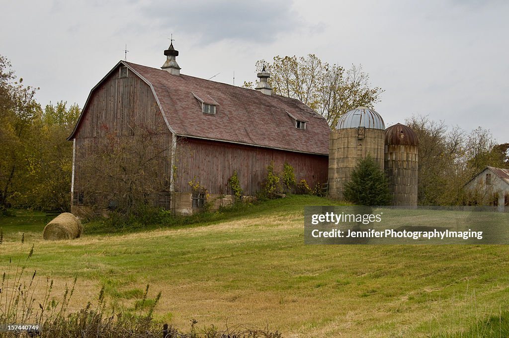 Wisconsin Barn Wisconsin Barn High-Res Stock Photo - Getty Images