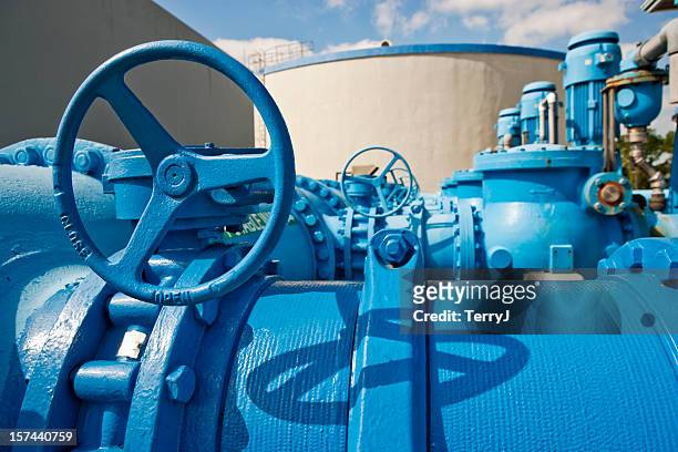 pumps used to transfer fresh water at public utility - pomp stockfoto's en -beelden