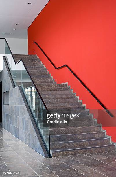 steps and red painted wall - ballustrade stockfoto's en -beelden