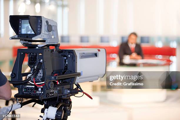 newsreader in front of television camera - a tv newsman stock pictures, royalty-free photos & images