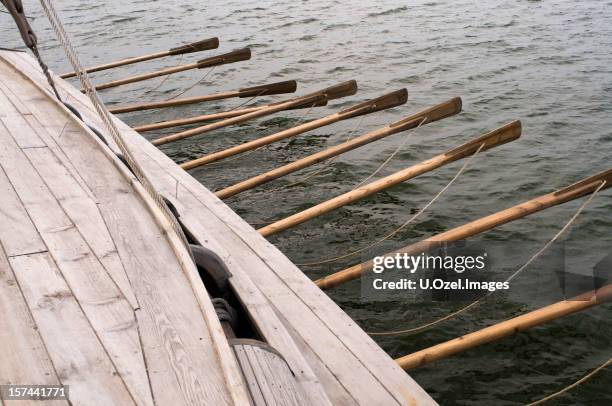 viking estilo veleiro - galé imagens e fotografias de stock