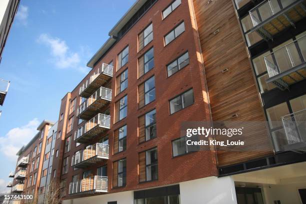 apartment building - loft brique photos et images de collection