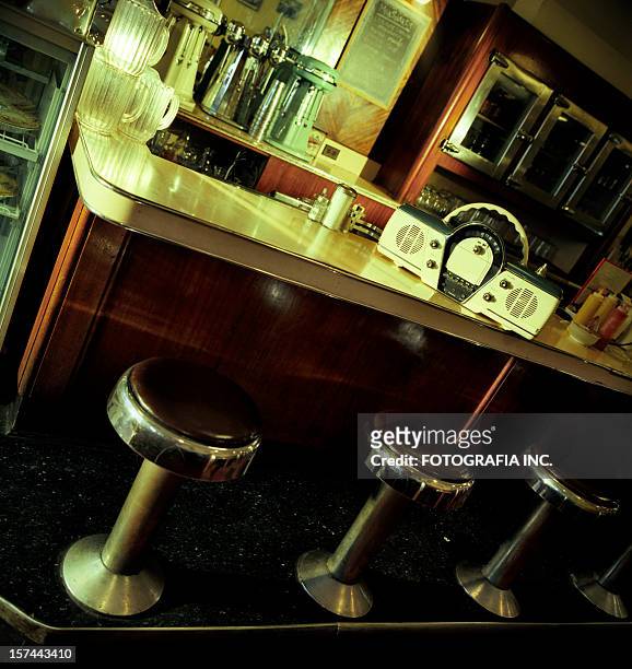 vintage-diner - steel bar stock-fotos und bilder