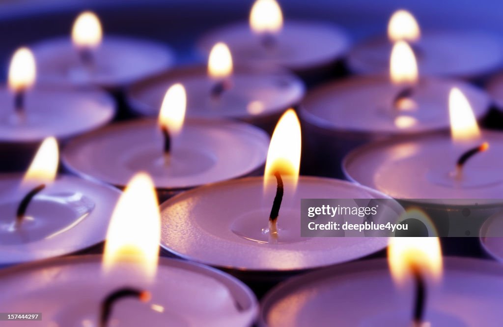 Candele Burning violett sfondo