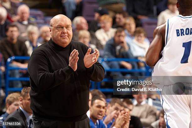 St. Louis coach Rick Majerus during game vs Loyola at Scottrade Center. St. Louis, MO CREDIT: David E. Klutho