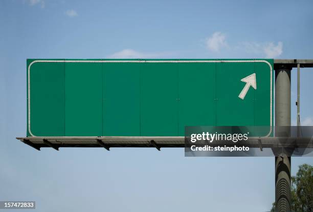 blank freeway sign with arrow - motorway sign stock pictures, royalty-free photos & images