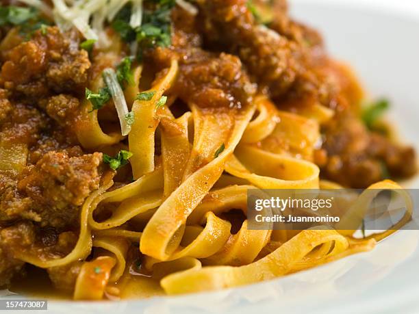 tagliatelle alla bolognese - tagliatelle foto e immagini stock