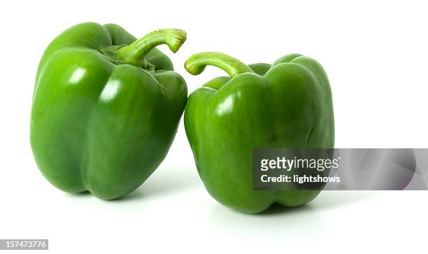 zwei grüne paprika isoliert auf einem weißen hintergrund. - scharfe schoten stock-fotos und bilder