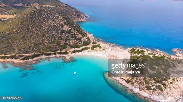 プンタモレンティスビーチの空撮、ヴィラシミーウス、サルデーニャ、イタリア - 半島 ストックフォトと画像