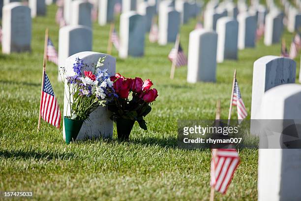 memorial day flowers at the cemetery - war memorial holiday stock pictures, royalty-free photos & images