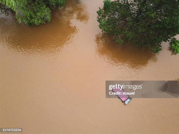 car lost in flood - car underside stock pictures, royalty-free photos & images