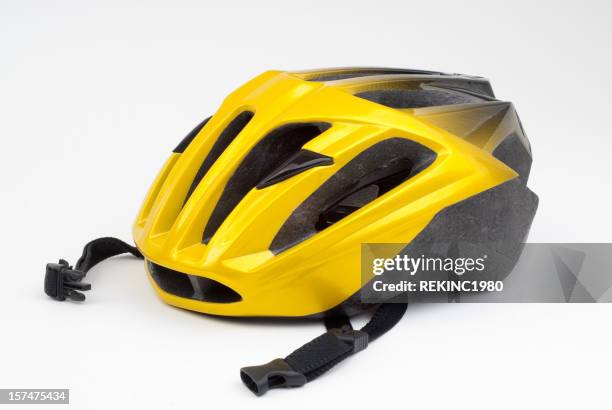 casco de ciclista en bicicleta, amarillo, blanco - cycling helmet fotografías e imágenes de stock