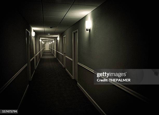 不吉の廊下 - horror movie ストックフォトと画像