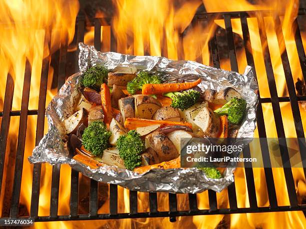 cooked vegetables on the bbq grill - folie bildbanksfoton och bilder