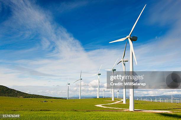 turbinas eólicas - energia eolica fotografías e imágenes de stock