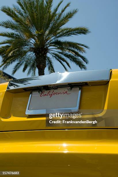 californian license plate - license plate stockfoto's en -beelden