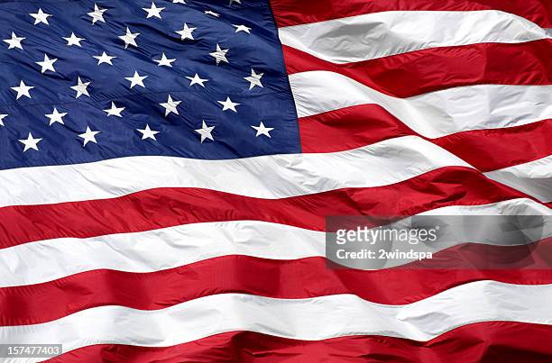 amerikanische flagge hintergrund - patriotic flags stock-fotos und bilder