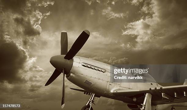 american aircraft p-51 mustang - ww2 plane stock pictures, royalty-free photos & images