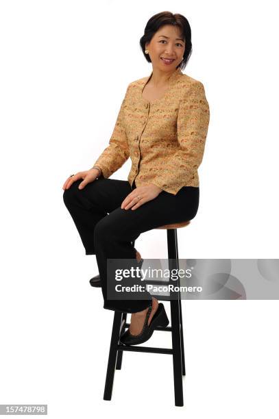empresaria sentado chinese - taburete fotografías e imágenes de stock