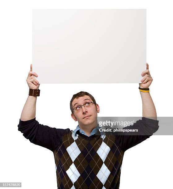 mann hält eine leeren zeichen über dem kopf auf weißem hintergrund. - person holding up sign stock-fotos und bilder