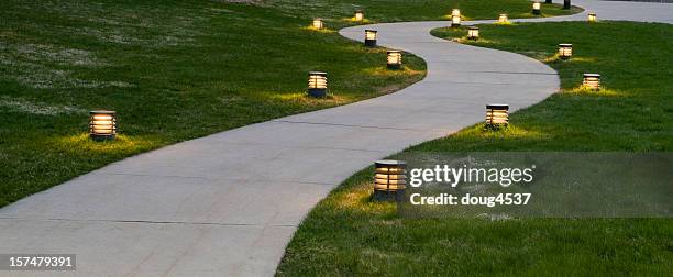soirée en terrasse - voie pédestre photos et images de collection