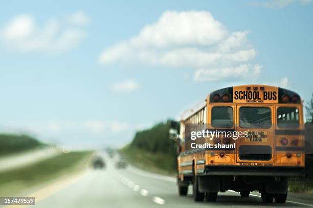 scuolabus - scuolabus foto e immagini stock
