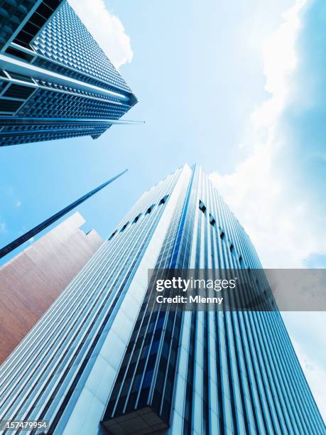 wall street skyscrapers new york city - new york stock exchange stockfoto's en -beelden